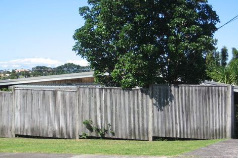 Photo of property in 2/16 Arran Road, Browns Bay, Auckland, 0630
