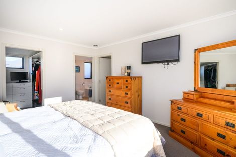 Photo of property in 13 Lorenzo Place, Kelvin Grove, Palmerston North, 4414