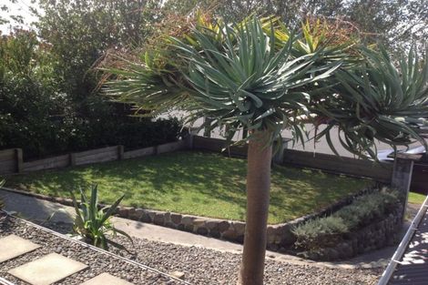 Photo of property in 10 Kitchener Terrace, Moturoa, New Plymouth, 4310