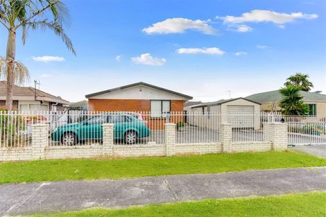 Photo of property in 17 Robert Ross Place, Clendon Park, Auckland, 2103