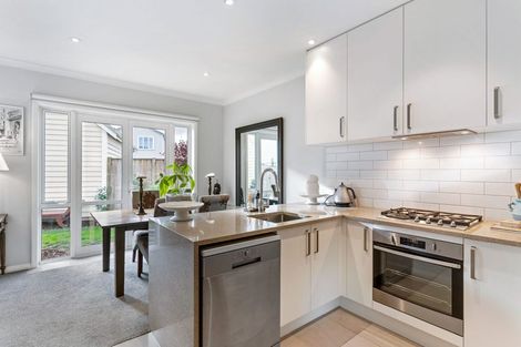 Photo of property in 22 Warbler Crescent, Papakura, 2110