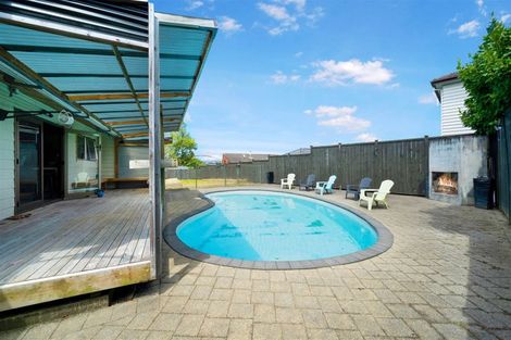 Photo of property in 56 Makora Road, Massey, Auckland, 0614