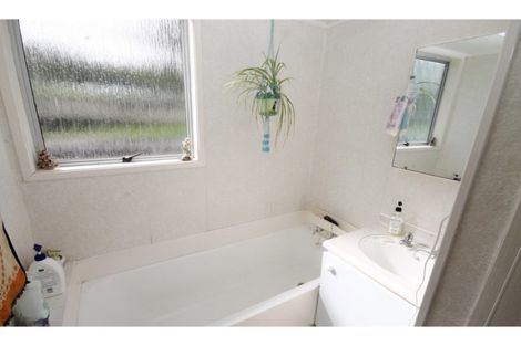 Photo of property in 35 Fairdale Avenue, Red Hill, Papakura, 2110