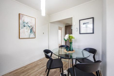 Photo of property in 10 Beaubank Road, Kelston, Auckland, 0602