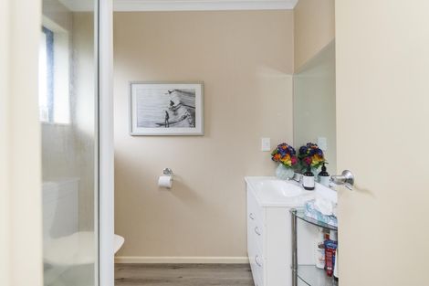 Photo of property in 25 Boston Parade, Kelvin Grove, Palmerston North, 4414