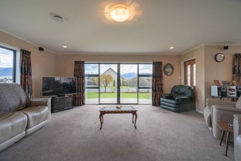 Photo of property in 7 Lawson Burrows Crescent, Te Anau, 9600