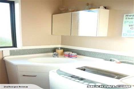 Photo of property in 1/23 Sungrove Rise, Sunnyvale, Auckland, 0612