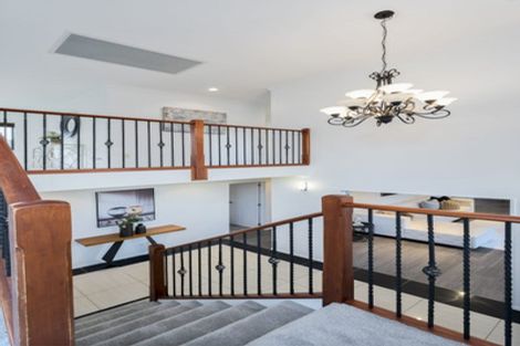 Photo of property in 54 Sapperton Drive, Henderson, Auckland, 0612