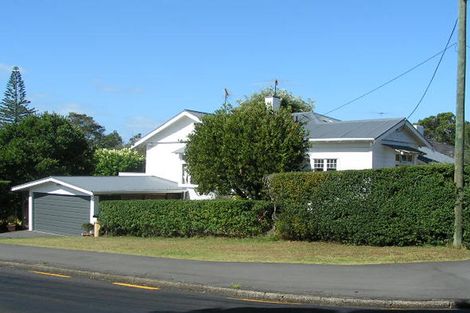 Photo of property in 8 Seaview Avenue, Northcote, Auckland, 0627