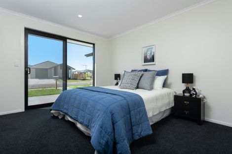 Photo of property in 1 Furlong Road, Papamoa, 3118