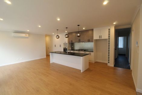 Photo of property in 17 Grove Way, Riverhead, 0820