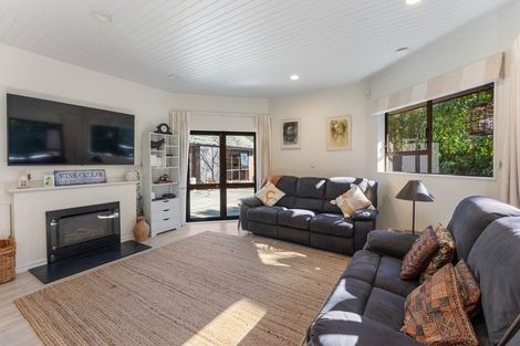 Photo of property in 21 Hurunui Street, Waikanae, 5036