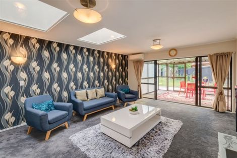 Photo of property in 77 Dunedin Street, Redwood, Christchurch, 8051