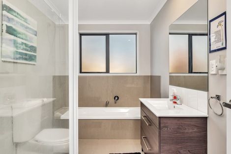 Photo of property in 2 Blacklock Road, Pyes Pa, Tauranga, 3112