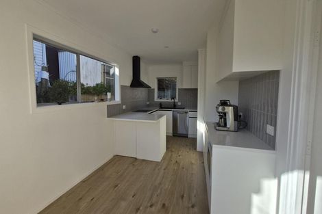 Photo of property in 1/85 Lake Road, Northcote, Auckland, 0627
