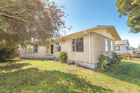 Photo of property in 112 Hinau Street, Castlecliff, Whanganui, 4501