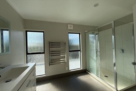 Photo of property in 28 Mayall Avenue, Beach Haven, Auckland, 0626