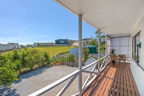 Photo of property in 24 Bay View Road, Cable Bay, 0420