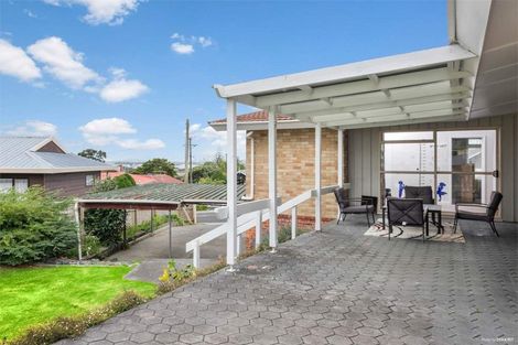 Photo of property in 1 Fowey Avenue, Te Atatu South, Auckland, 0610