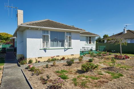 Photo of property in 52 Exeter Crescent, Takaro, Palmerston North, 4412