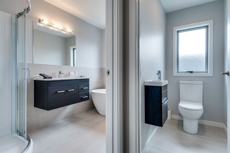 Photo of property in 60 Eriksen Road, Te Awa, Napier, 4110