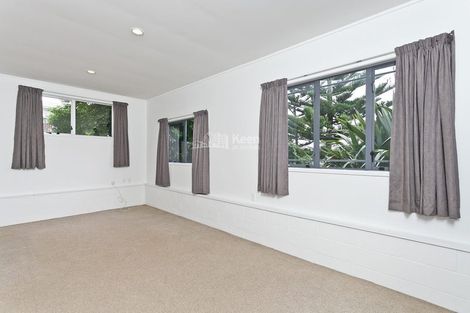Photo of property in 90 Sunnyside Road, Sunnyvale, Auckland, 0612