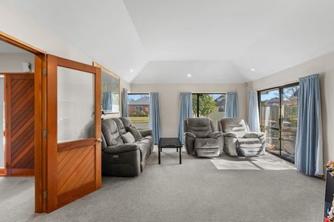 Photo of property in 8 Claverley Gardens, Avonhead, Christchurch, 8042