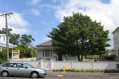 Photo of property in 2/144 Hinemoa Street, Birkenhead, Auckland, 0626