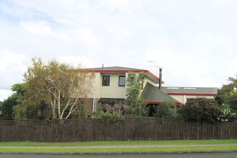 Photo of property in 28 Lexington Drive, Botany Downs, Auckland, 2010