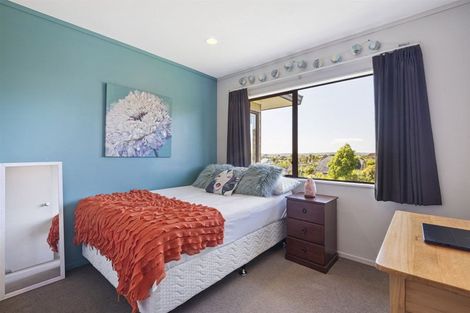 Photo of property in 15 Ballini Rise, West Harbour, Auckland, 0618