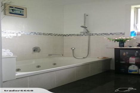 Photo of property in 2/86 Weatherly Road, Torbay, Auckland, 0630