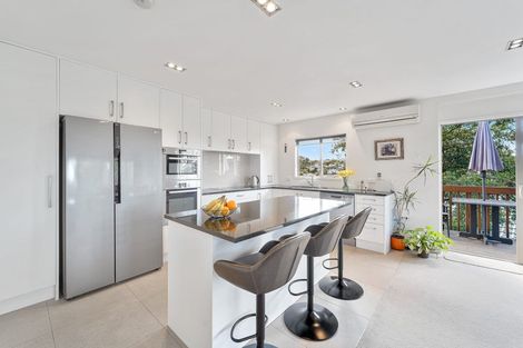 Photo of property in 19 Robin Lane, Browns Bay, Auckland, 0630