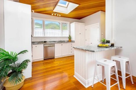 Photo of property in 16 Norton Park Avenue, Fairfield, Lower Hutt, 5011