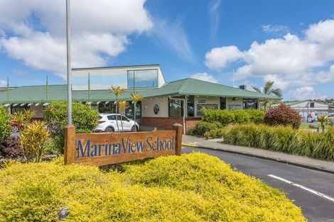 Photo of property in 3/23 Luckens Road, West Harbour, Auckland, 0618