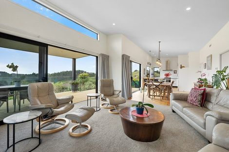 Photo of property in 9 Kapurau Lane, Merrilands, New Plymouth, 4312