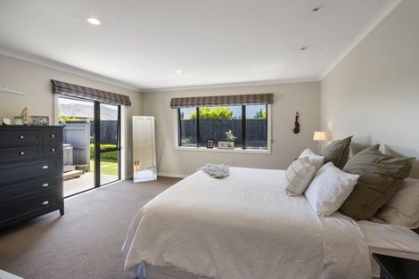 Photo of property in 5 Rodeo Drive, Kelvin Grove, Palmerston North, 4414