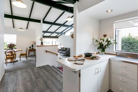 Photo of property in 10 Busby Hill, Havelock North, 4130