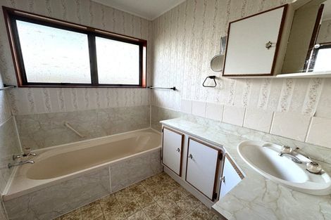 Photo of property in 100 Maxwells Line, Awapuni, Palmerston North, 4412