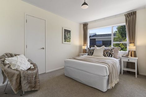 Photo of property in 6 Mannering Place, Hillcrest, Auckland, 0627