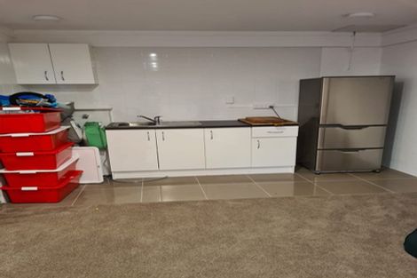 Photo of property in 2/42 Knightsbridge Drive, Forrest Hill, Auckland, 0620