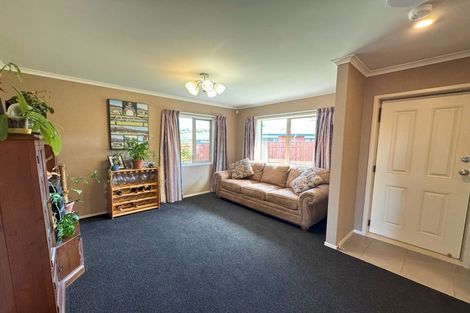 Photo of property in 10 Almond Grove, Feilding, 4702