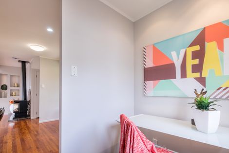 Photo of property in 10 Tawini Road, Titirangi, Auckland, 0604