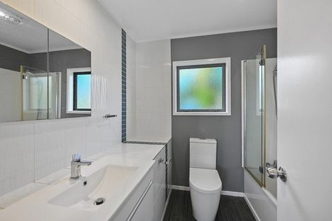 Photo of property in 1291 Whangaparaoa Road, Army Bay, Whangaparaoa, 0930