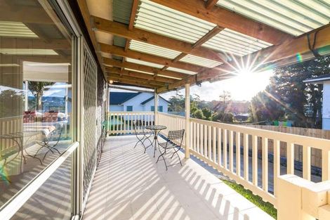 Photo of property in 11 Castaing Crescent, Te Atatu South, Auckland, 0610