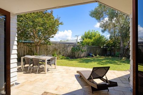 Photo of property in 2/6 Crete Avenue, Milford, Auckland, 0620