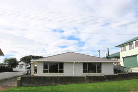 Photo of property in 41 Shortt Street, Foxton Beach, Foxton, 4815