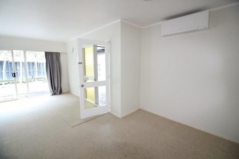 Photo of property in 2/16 Rangitoto Terrace, Milford, Auckland, 0620
