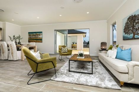 Photo of property in 16 Gilbransen Road, Kumeu, 0810