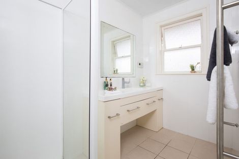 Photo of property in 1/19 Becroft Drive, Forrest Hill, Auckland, 0620
