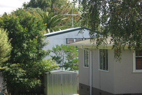 Photo of property in 32 Queen Mary Avenue, New Lynn, Auckland, 0600